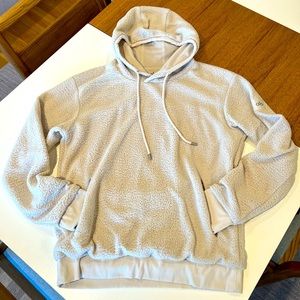 Alo Unisex Sherpa Hoodie in Bone. Size Medium.